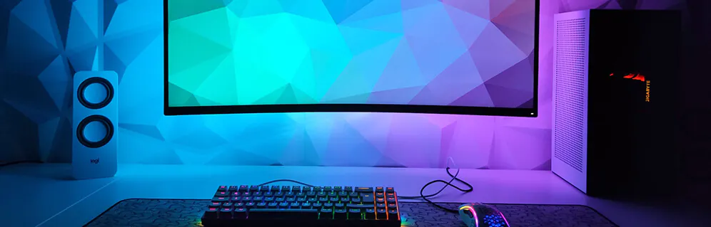 Moniteur et clavier avec &eacute;clairage gaming